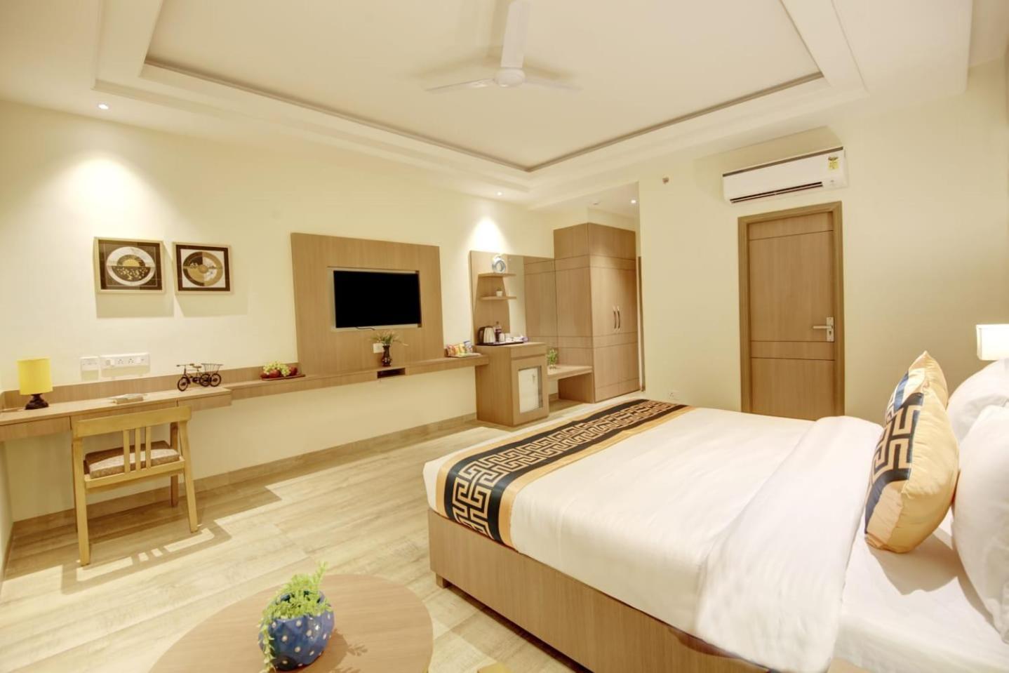 New Le Mount Near Igi Airport Delhi 4*