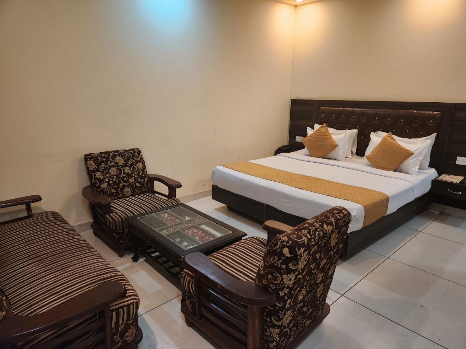 Hotel New Le Mount Near Igi Airport Delhi